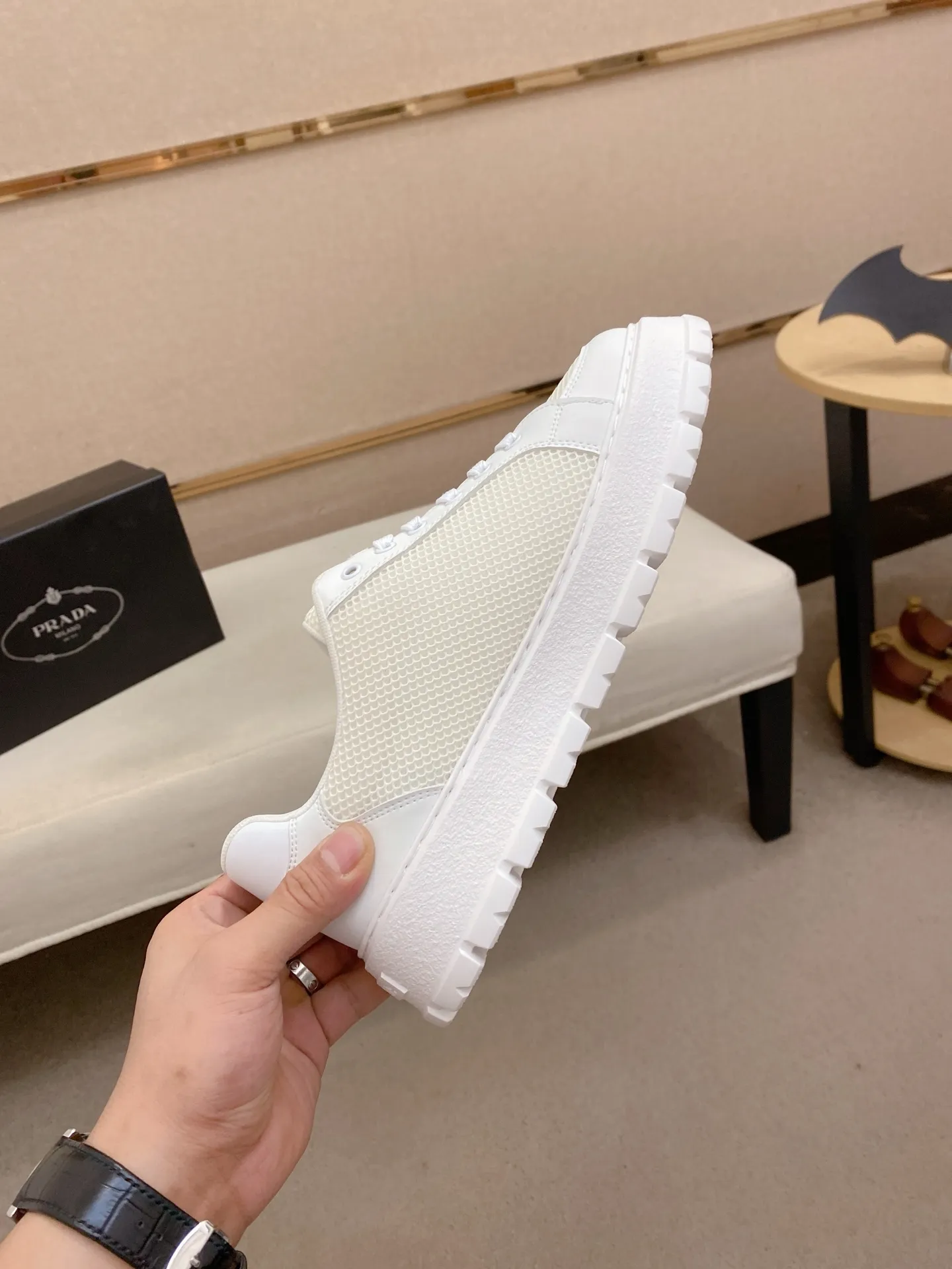 Men's men's shoes💰: 440💰[Prada～Prada] Trendy new styles are on the market. Same style as the official website. Counter quality. Original version. [Strong] [Strong] Imported selected first-layer cowhide. Comfortable and breathable sheepskin lining, fine workmanship, upper layer made of 100% pure cowhide, original last shape, comfortable on the feet, shoe sizes 38 to 44